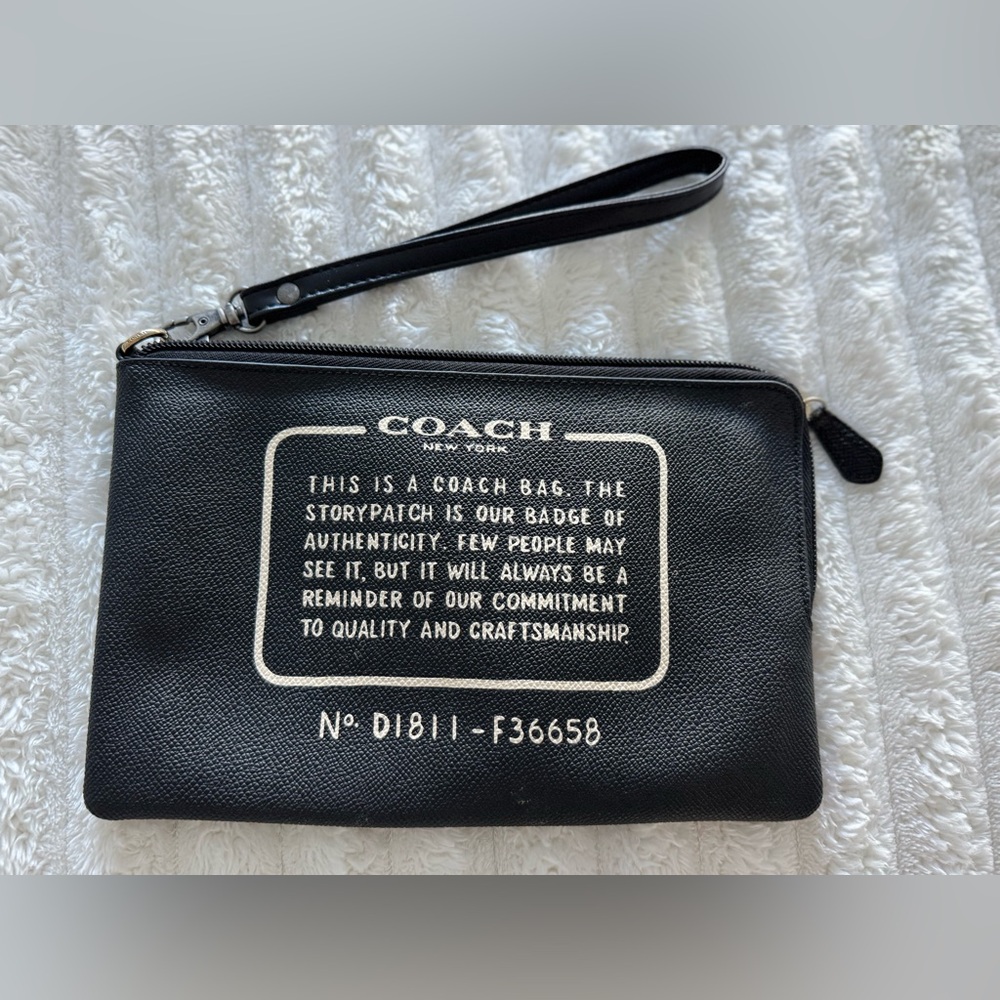 Coach Story Patch Black Leather Wristlet Carry All Travel Pouch Zipper - Picture 2 of 7